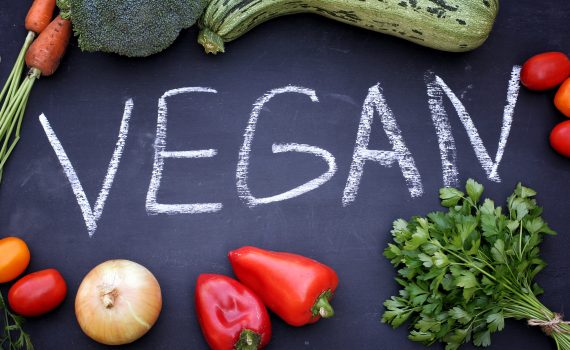 La maggior parte di chi mangia carne sostiene che il veganismo sia “etico” e buono per l’ambiente