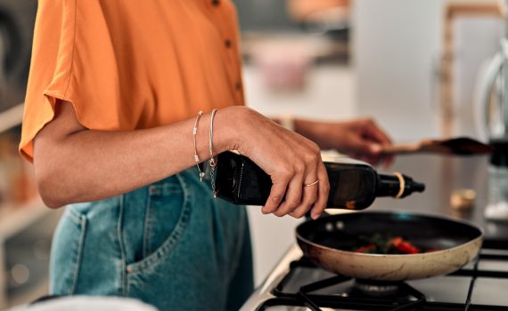 L’Olio EVO conserva le sue proprietà salutari anche se usato per la cottura