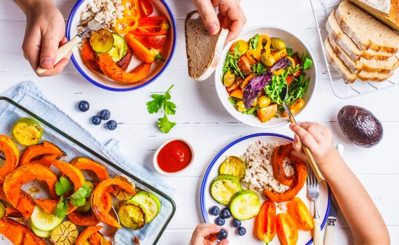 Più frutta e verdura? Bambini, rimanete a tavola 10 minuti in più!