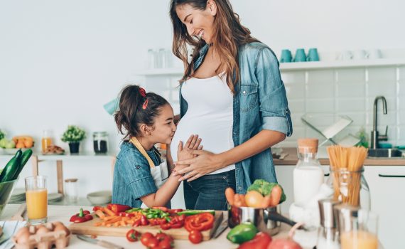 La nutrizione in gravidanza: fabbisogni materni e  avvertenze sempre utili