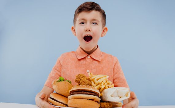 Nuove linee guida dell’OMS: STOP a pubblicità cibo spazzatura