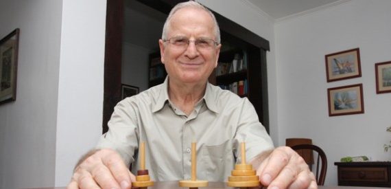 “Precisamos trabalhar em sala de aula com atividades que desafiem o pensar”