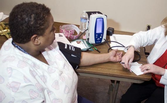 Treinamento de baixa intensidade tem efeitos positivos em mulheres com obesidade e em menopausa