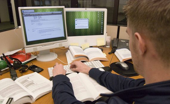 A modalidade de Ensino a Distância exige diálogo construtivo entre o tutor e o aluno