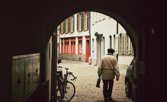 Mais de 1.7 milhões de idosos vivem sozinhos na Espanha