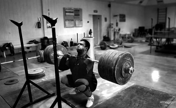 Alongamento prévio diminui a força máxima, diz estudo