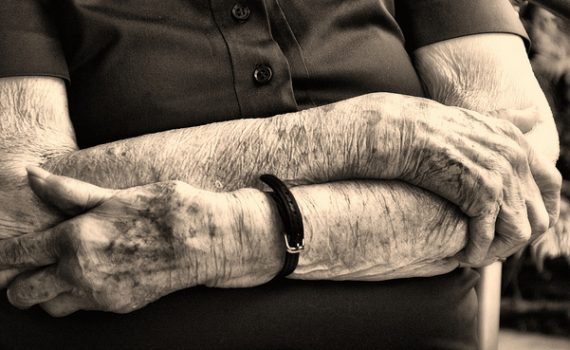 Recomendações para cuidar da pele dos idosos