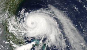 Furacão nos Estados Unidos e inundações na Argentina