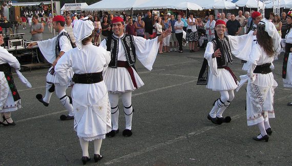 Na Grécia, dançar faz bem ao coração