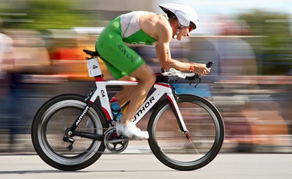 A influência do conceito sobre si mesmos no desempenho em triatletas