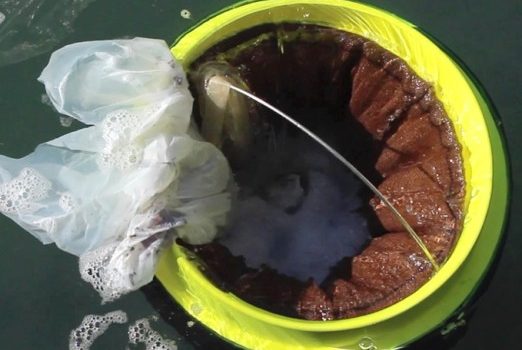 Uma lixeira para o oceano