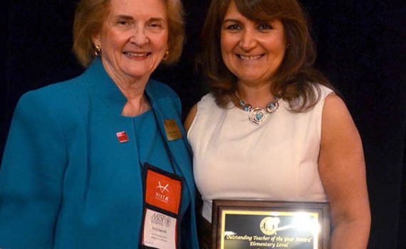 Opiniões FUNIBER: Ex-aluna da FUNIBER recebe prêmio nos EUA