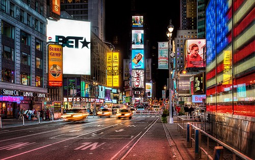 A nova publicidade empresarial coloca cores nas ruas