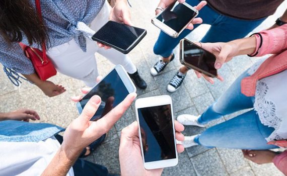 Cresce a dependência pelos smartphones em todo o mundo