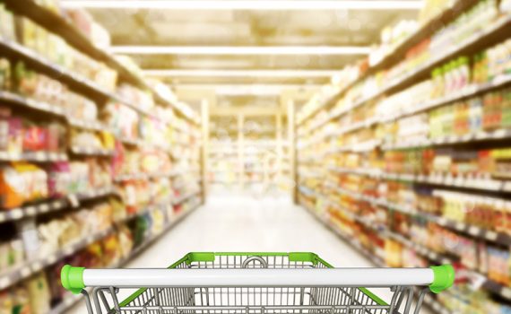 Consumo de alimentos industrializados aumenta casos de câncer, segundo estudo