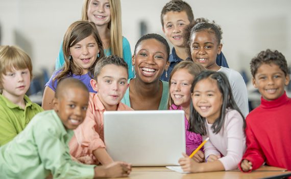 Aprendizagem criativa pode ser alternativa em escolas com poucos recursos