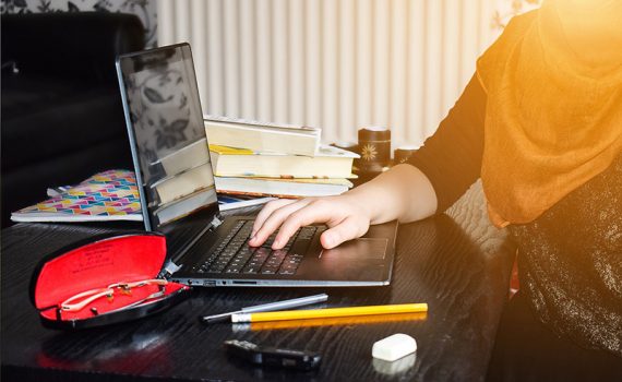 Alfabetizar imigrantes: programa espanhol ganha prêmio da UNESCO