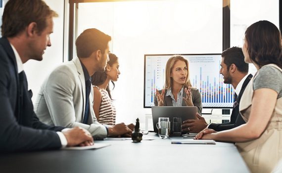 No que consiste o modelo 70/20/10?