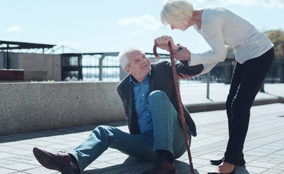 Artigos que previnem quedas em idosos