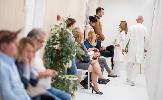 Gestão estratégica para evitar atrasos nos centros de saúde