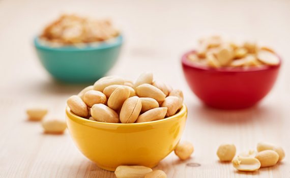 Pacientes alérgicos ao amendoim, mesmo em tratamento, devem evitar o alimento