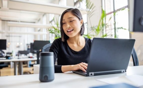 Motoristas usarão assistentes de voz no futuro