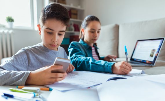 Aprender a pensar criticamente para entender e interpretar as notícias