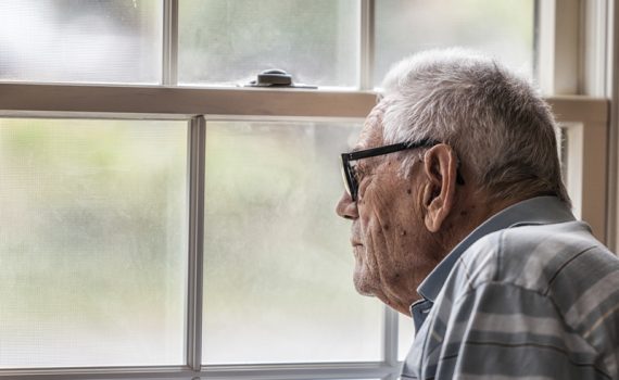 A cidade que optou por restringir a circulação de idosos