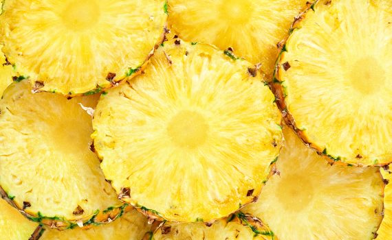 Estudam tratamento para COVID-19 com enzima extraída do abacaxi