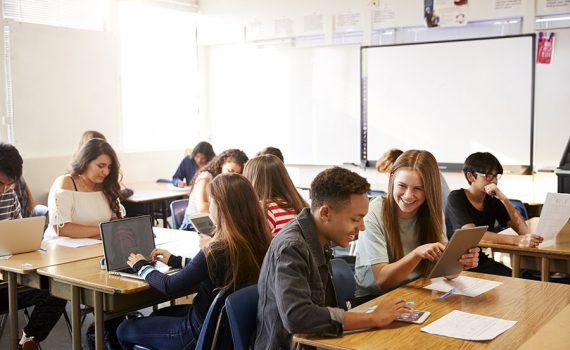 França debate despreparo das escolas para lidar com diversidade de gênero