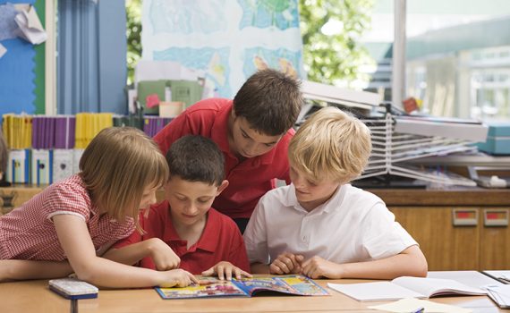 Guia de recursos para ensinar habilidades de gestão de projetos a crianças 