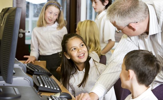 Quais recursos tecnológicos são necessários nas salas de aula virtuais?