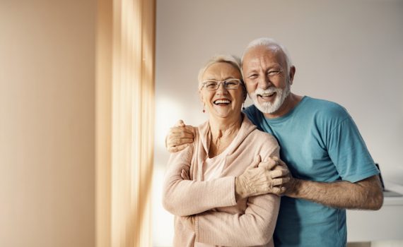 Quais são as implicações do envelhecimento para a saúde e a sociedade?