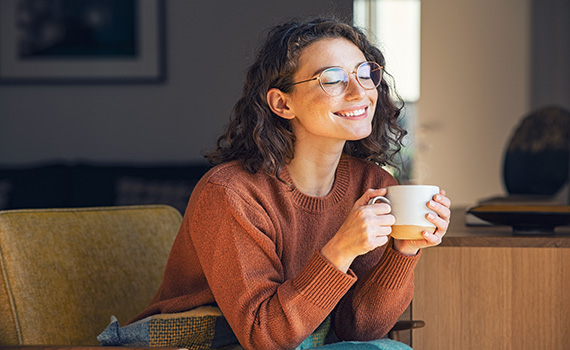 beautiful-woman-relaxing-and-drinking-hot-tea