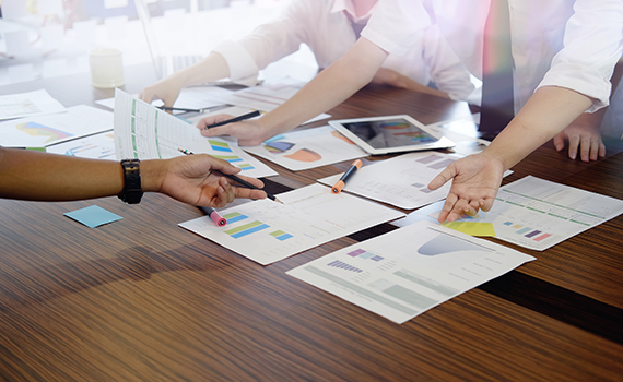 teamwork-brainstorming-concept-