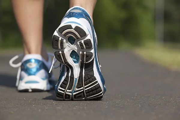 Impacto agudo do calçado e da superfície no desempenho desportivo: resultados recentes