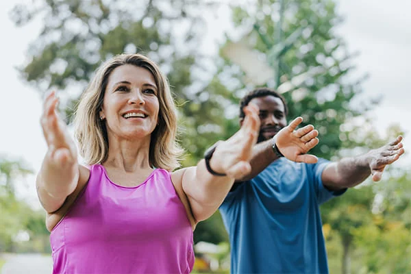 Uma mulher adulta a fazer exercício para preservar a sua saúde cerebral. Uma mulher adulta a fazer exercício para preservar a sua saúde cerebral.
