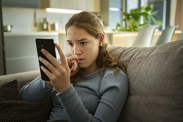 Um em cada três adolescentes faz uso problemático das telas