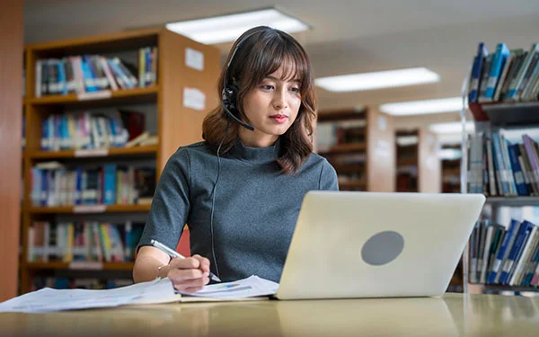 Quem ensina os adolescentes tutelados a usar a internet?