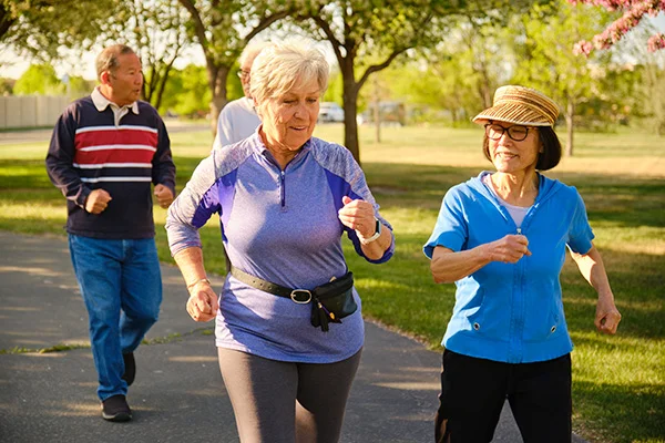 Cadência de marcha e intensidade: como o aumento do ritmo afeta a capacidade funcional de idosos frágeis?