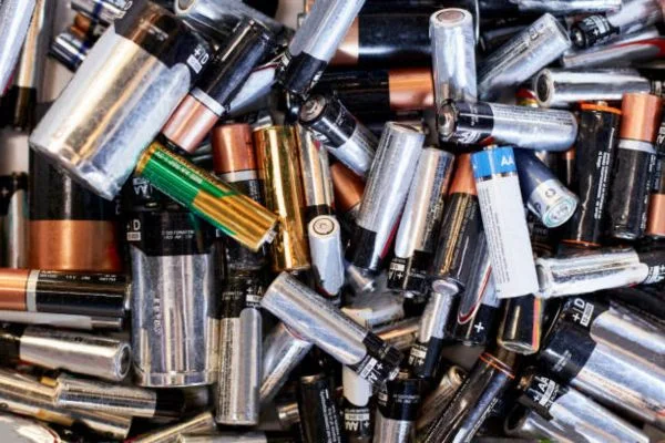 Sódio e lítio: rumo a baterias mais sustentáveis para a transição energética