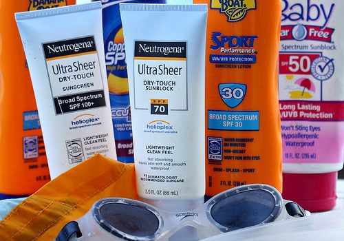 Bloqueadores solares afectan la vida marina