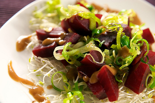 Aumentar consumo de frutas y verduras no es la solución para bajar de peso.