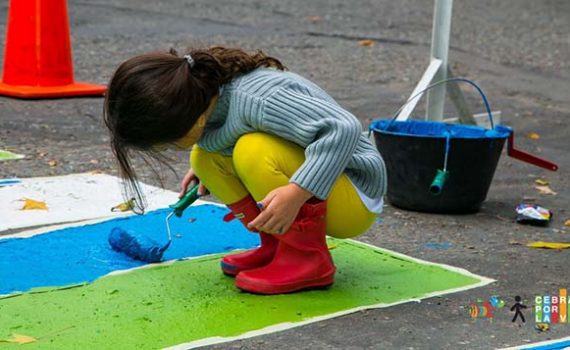 Sendas coloridas para proteger a los peatones