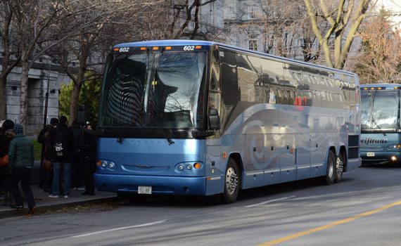 China lanza el primer autobús sin conductor del mundo