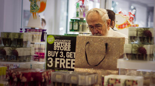 Protegiendo los derechos de los consumidores de la tercera edad