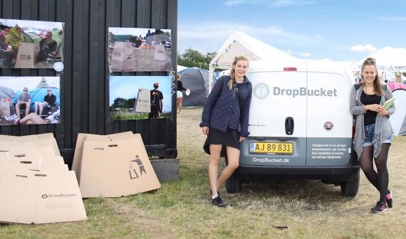 Un tacho de basura reciclable