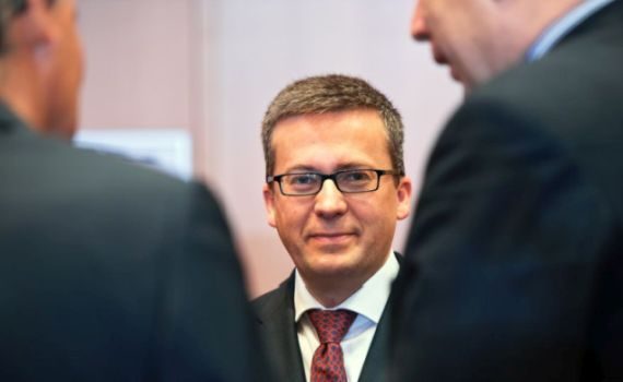 Comisión de la UE conforma panel para reducir la contaminación por carbono