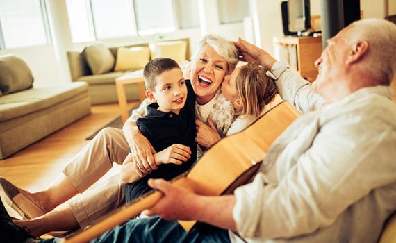 Con relaciones positivas podría evitarse la demencia en la vejez