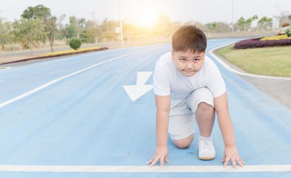 Niños con exceso de peso tienen menos amigos, apunta estudio